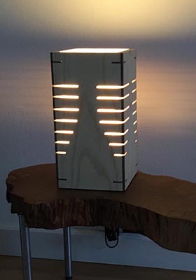Foto BLK, de middenformaat houten ledlamp van PicusLED